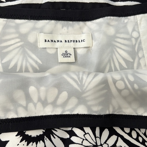 Banana Republic Silk Skirt (0) - Picture 5 of 6